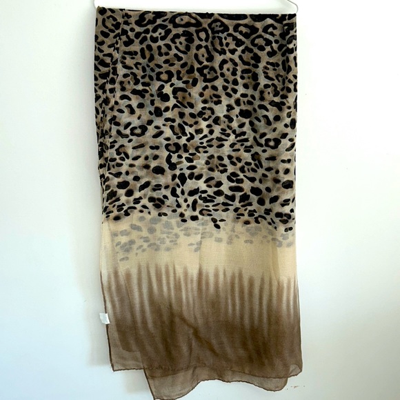 Leopard print scarf - Picture 1 of 3
